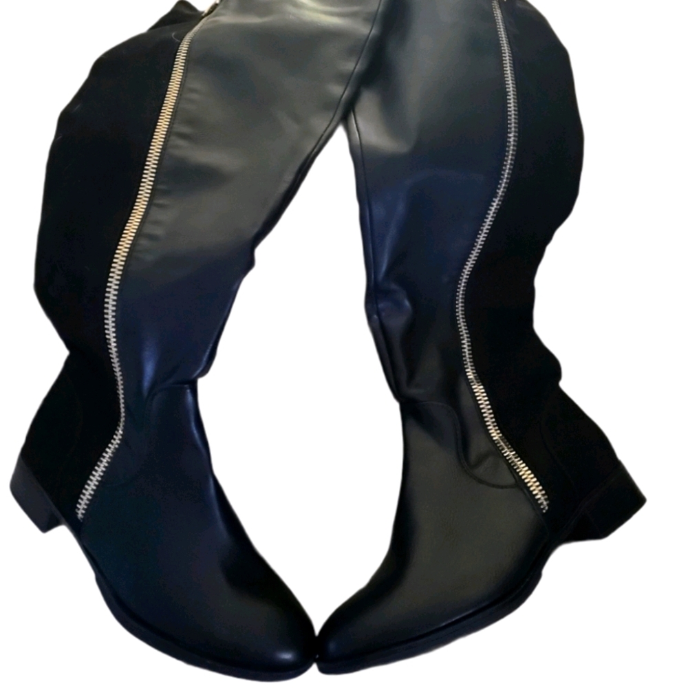 Stylish BlackSuede Boots